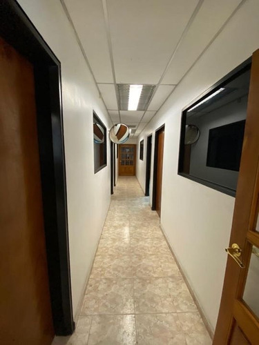 Local Comercial En Venta - Urb. Santa Monica