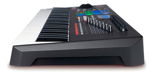 Controlador Akai De Teclado Midi Usb De 61 Teclas Mpk261