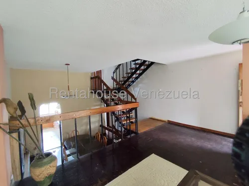 Excelente Townhouse En Venta El Hatillo #25-17948