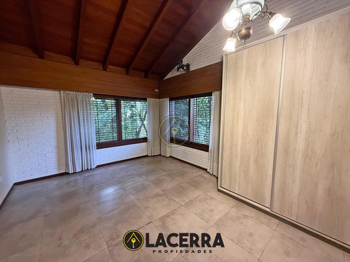 Casa 4 Amb. Con Amplio Lote, Piscina, Cochera Y Parrilla