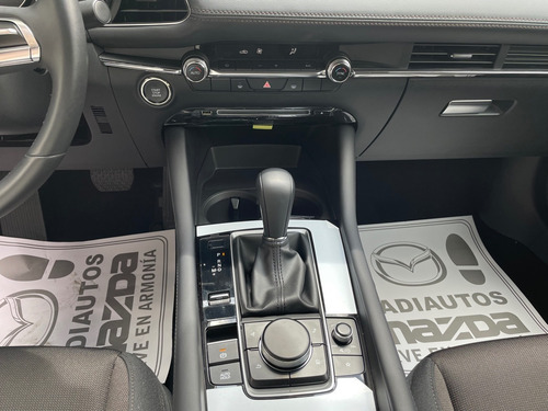Imagen 17 de 24 de Mazda 3 Sedan Touring At Hibrido 2.0 2023