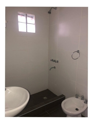 Imagen 6 de 9 de Monoambiente En Venta En Moron Centro