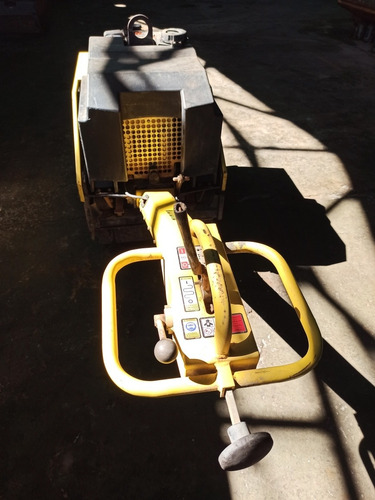 Imagen 4 de 7 de Compactador De Asfalto De Doblerodillo Marca Vibrotic Wdr65