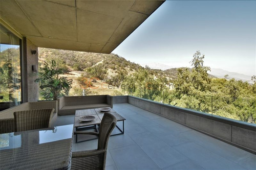 Casa En Venta De 4 Dorm. En Lo Barnechea