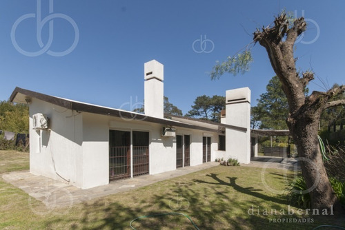 Casa De 3 Dormitorios Y Piscina En Mansa, Punta Del Este. - Ref: 41069