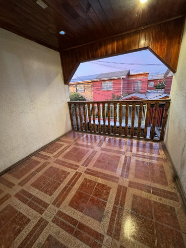 Casa De 2 Pisos, 5d+2b, Ubicada En Rio Valdivia, Comuna Puen