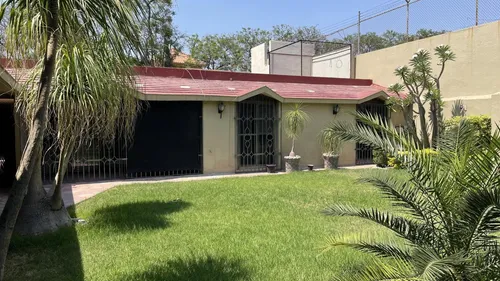 Casa De Una Planta En Renta En Álamos Primera Sección, En Condominio