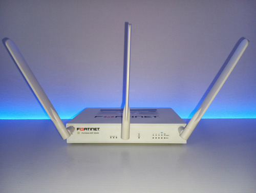 Firewall Fortinet Fortigate Fortiwifi 40f (fg-40f-3g4g) (Usado)