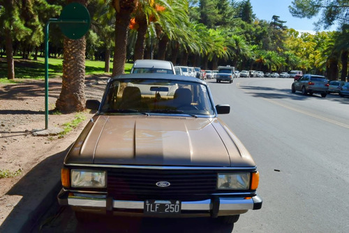 Ford Falcon Ghia 3.6 automático