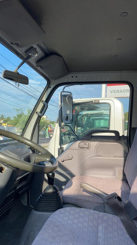 Imagen 11 de 12 de Isuzu Elf 100 2016