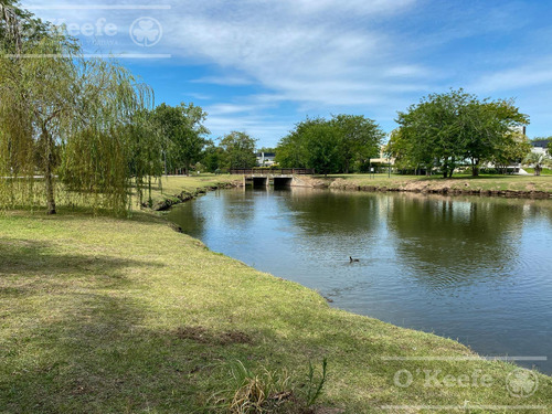 Casa En Venta En Fincas De Hudson, En Una Planta 4 Dormitorios Con Piscina
