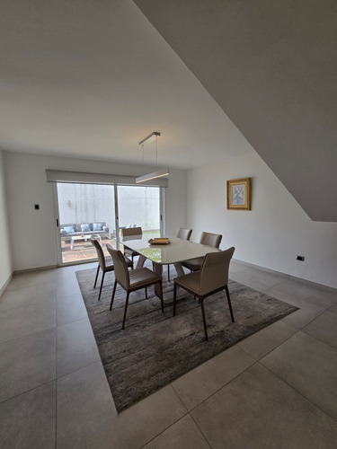 Cr Vende Exclusiva Casa Urb Trigal Norte Conj Res Los Girasoles
