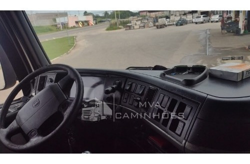 Imagem 8 de 15 de Caminhão Volvo Fh 380 4x2 Ano 2005