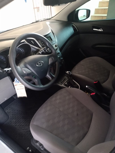 Imagem 6 de 6 de Hyundai Hb20s 2016 1.6 Comfort Style Flex Aut. 4p