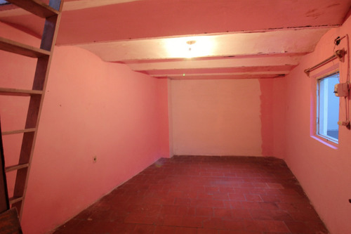 Oportunidad !! Cordón Sur, Sobre Calle Guaná. Padrón Único, 105 M2, Garage Amplio. 2 Dormitorios, 1 Baño.