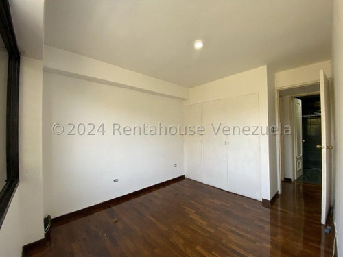Espectacular Apartamento Con Bella Vista Panorámica En La Tahona. #25-15992