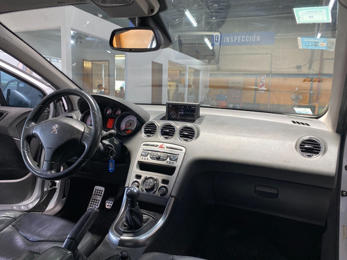 Imagen 13 de 24 de Peugeot 308 2.0 Feline 143cv