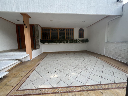 Casa En Renta En La Herradura Con Jardín Y Vigilancia