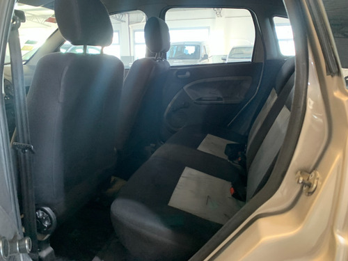 Imagen 8 de 15 de Ford Fiesta Ambiente