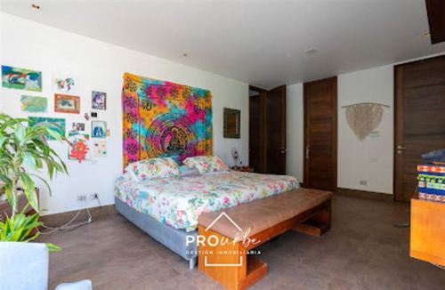 Casa En Venta De 7 Dorm. En La Reina