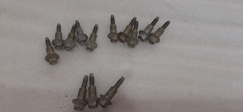13 Tornillos Tapa Punterias Chofer Cadillac Cts 2.8 2006 (Usado)