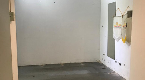 Excelente Local Con Entrepiso En La Mejor Galeria De Lanus