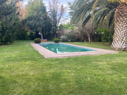 Casa Chilena Con Piscina Y Lindo Jardín En Condomi...