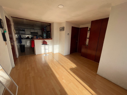 Cuarto Con Amplios Closets