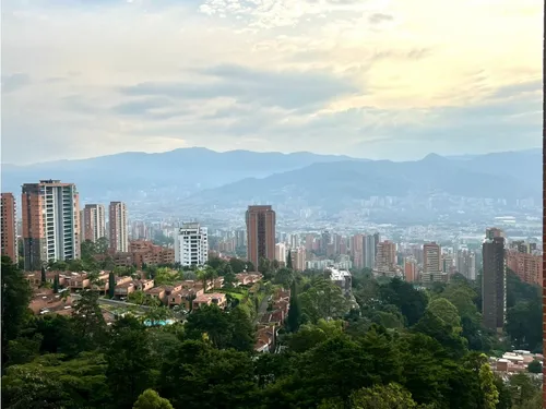 Apartamento Amoblado En Arriendo En El Poblado Parte Alta