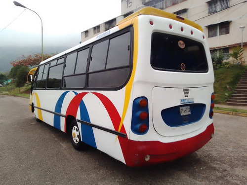 Imagen 8 de 14 de Camioneta Iveco Daily 59-12 Pasajeros