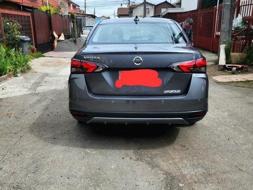 Imagen 4 de 13 de Nissan Versa Cvt Exclusive Cvt