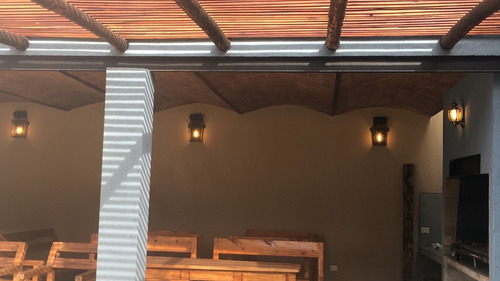 Imagen 4 de 16 de Casa Estilo Antiguo , Amplio Quincho Vestuario Completo Pileta 10x6