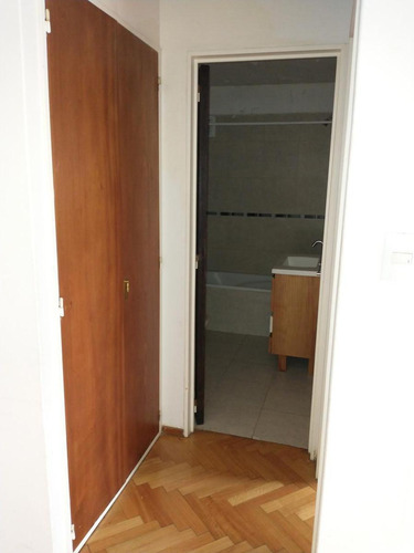 Imagen 8 de 11 de Departamento 2 Ambientes Reciclado A Nuevo. Excelente Ubicación. - Olivos