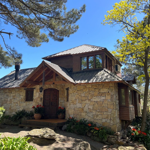 Casa En Sierra De Los Padres, Alquiler Temporal, 4 Huéspedes