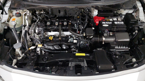 Nissan Versa 1.6 Sense Cvt