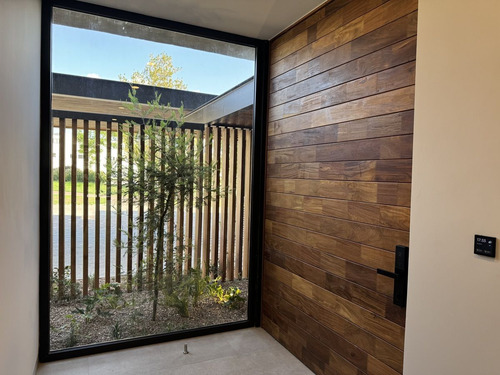 Residencia De Lujo Con Alberca, Área Verde Posterior- Altozano