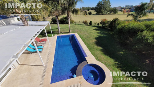 Casa En Venta En Club De Campo Las Cañuelas