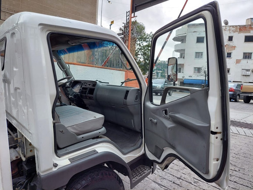Imagen 8 de 10 de Mitsubishi Canter