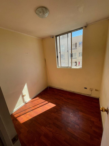 Departamento En Calle Arturo Prat, Metro Matta, Santiago.