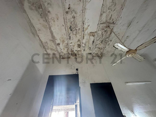 Casa A Reciclar Con Amplio Terreno Y Tinglado En El Fondo