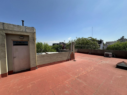 Excelente Casa Multifamiliar Con Cochera Y Gran Terraza En Flores / Parque Avellaneda