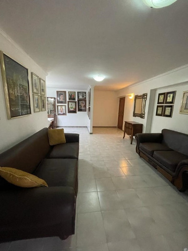 Lm Vende Apartamento En El Conjunto Res. El Castañar, Sector Agua Blanca, Valencia.