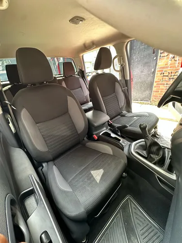 Nissan Doble Cabina + Platón 4x2 Modelo 2022. Único Dueño