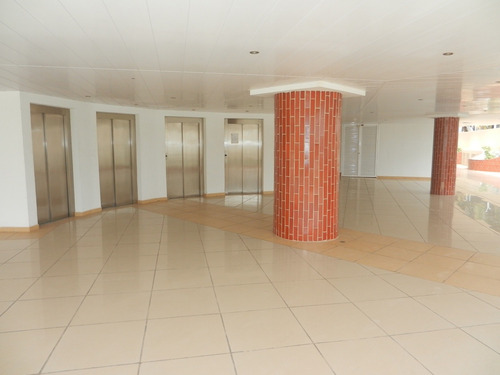 Imagen 18 de 19 de Alquiler Fijo. Apartamento En Costa Azul. Al Frente Al C.c La Vela.