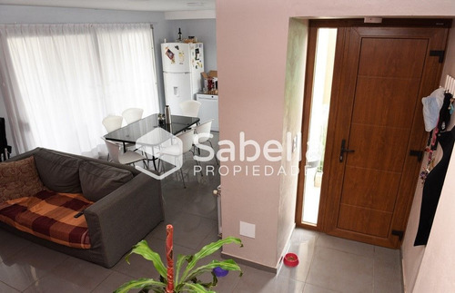 Imagen 12 de 28 de Venta De Casa 4 Dormitorios Con Pileta En Manuel B Gonnet.
