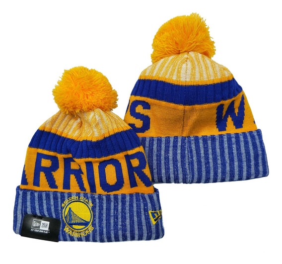 Gorra Tejida Clásica Con Puños Con Pompones New Era De Carol Gorra Tejida Clásica Con Puños Con Pompones New Era De Carol
