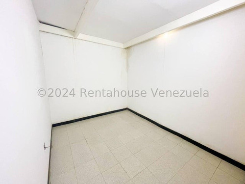 Casa Comercial En Alquiler Chuao Mls #24-21398 Bm