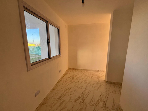 Venta Casa 2 Dormitorios Otros Barrios Con Cochera
