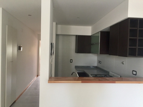 Departamento De 2 Amb Con Excelente Ubicacion En Villa Luro