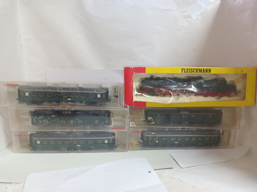 Tren Fleischmann Ho Con Locomotora Antigua Y 5 Vagones (Usado)